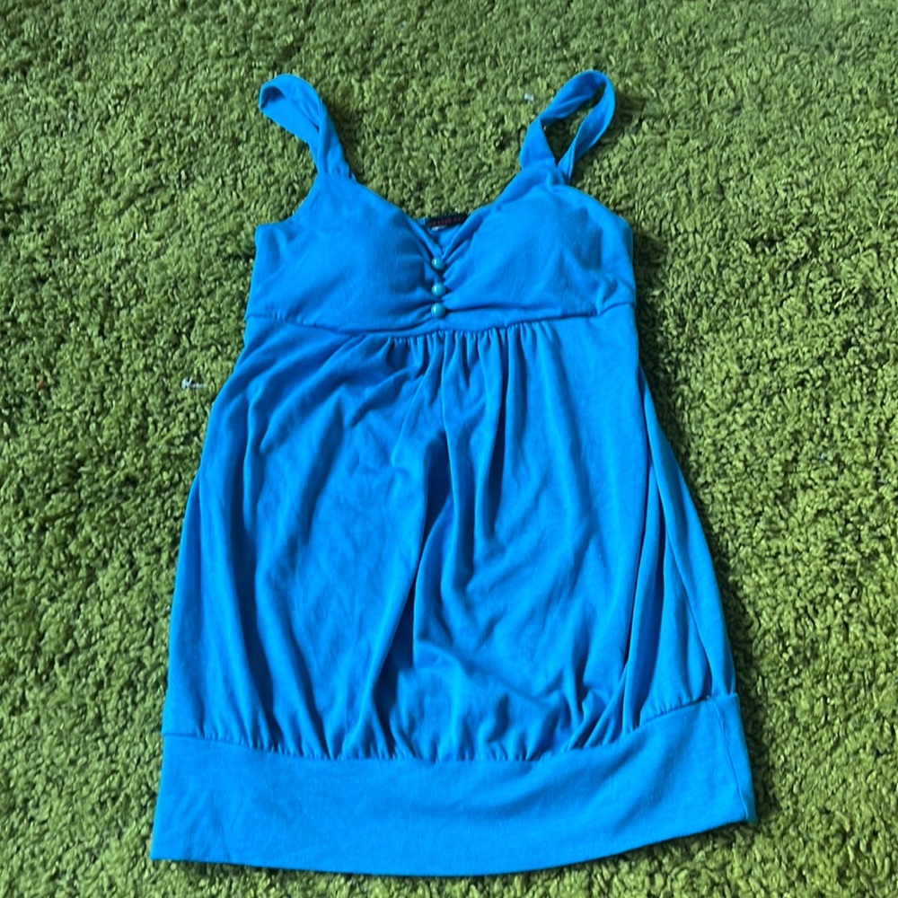 blue tank top